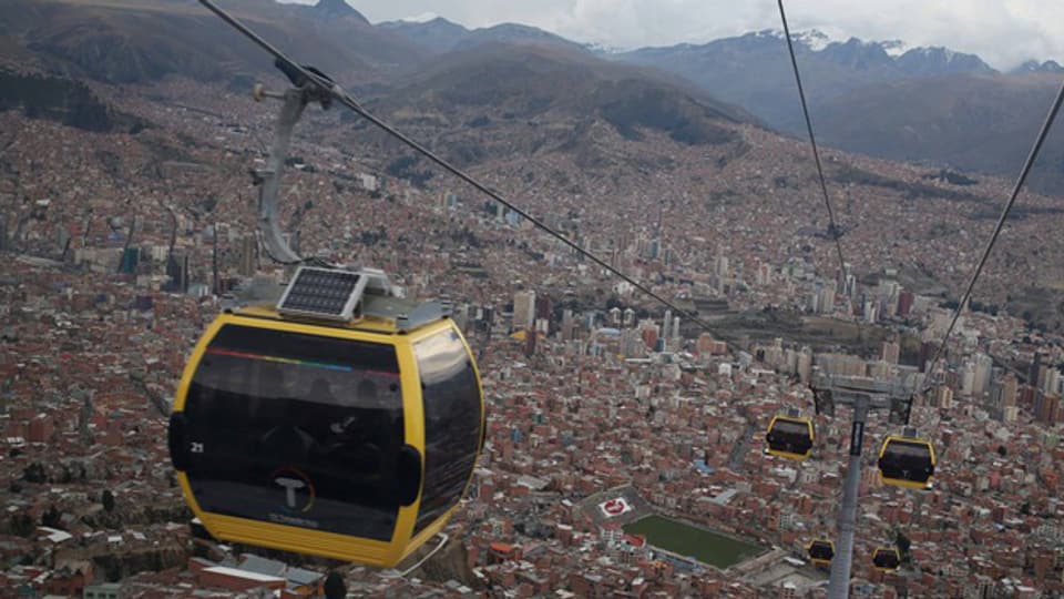 Stadtseilbahnen als Zukunftschance: die CWA-Gondeln über La Paz.
