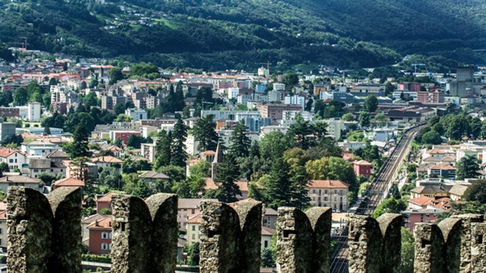 Der Blick vom Castello di Montebello: 13 Gemeinden wollen sich zusammenschliessen.