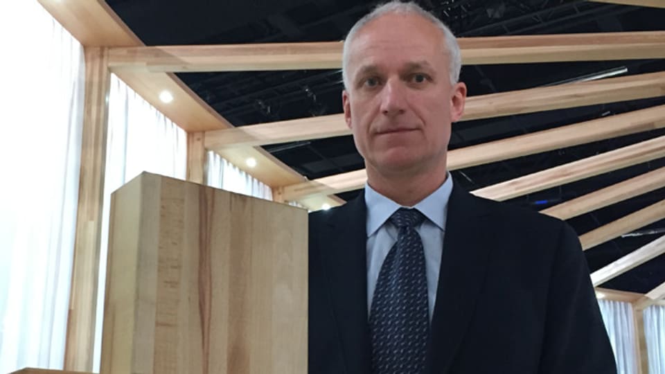 Stefan Vögtli, Geschäftsführer der Fagos, wirbt an der Swissbau für Buchenholz als Baustoff.