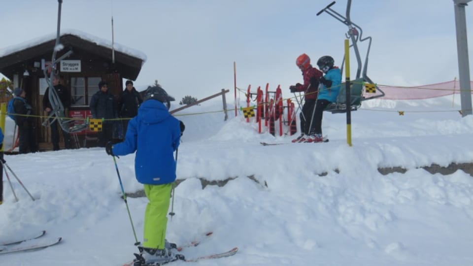 Die alte Zweier-Sesselbahn in Eischoll führt ins Skigebiet Stryggen.
