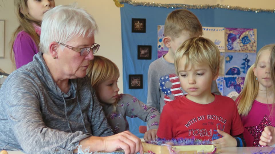 Antoinette Wohlwend arbeitet als Pensionierte beim Kindergarten in Thun mit.
