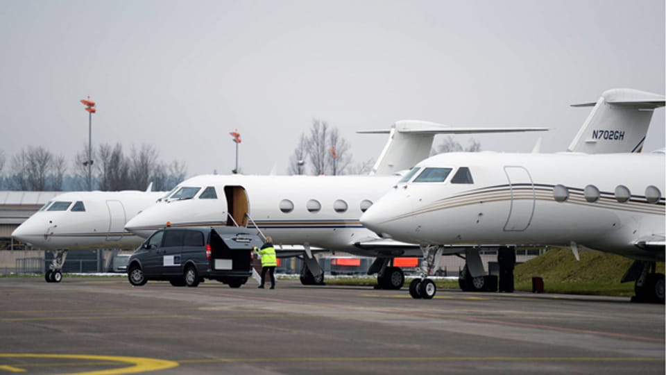 Parkierte Jets der WEF-Teilnehmer auf dem Flugplatz Dübendorf.