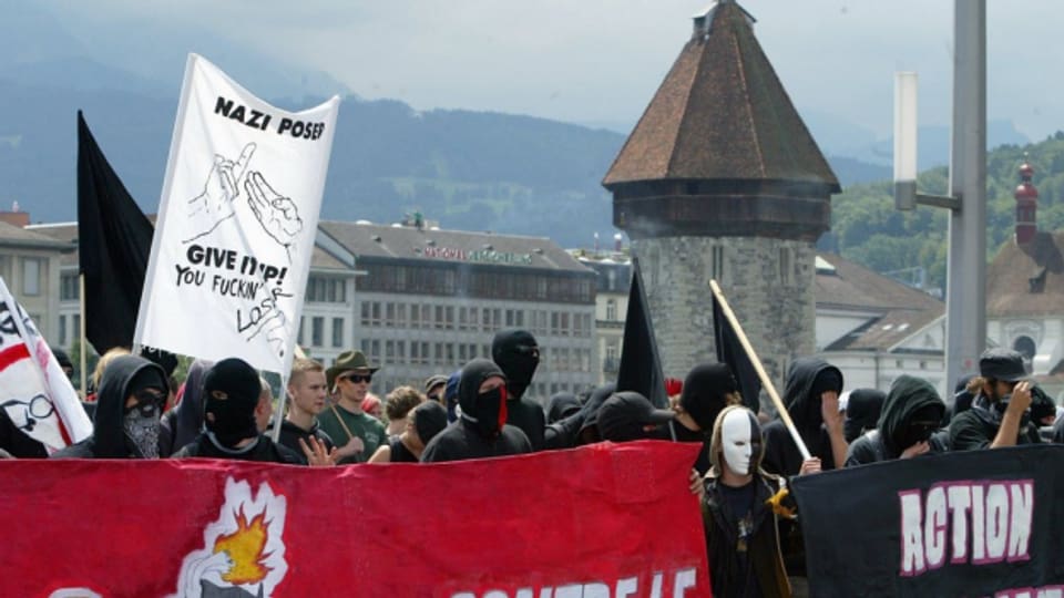 Demonstration während der Bundesfeier 2005 in Luzern