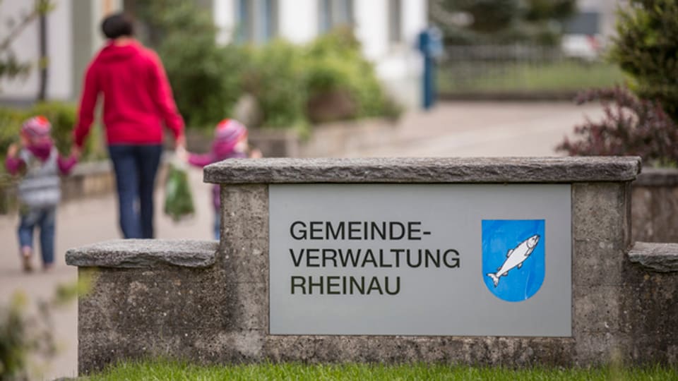 Schild der Gemeindeverwaltung von Rheinau.