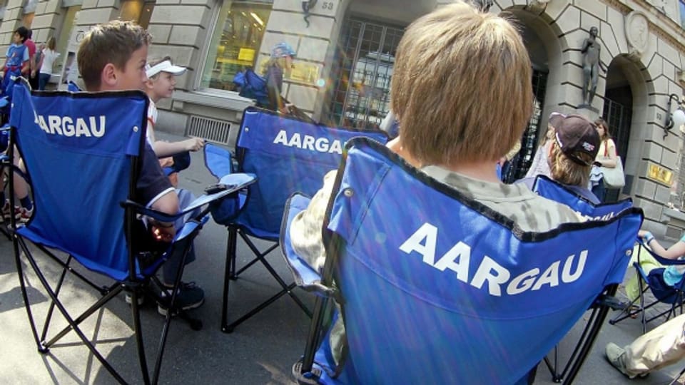 Überall blaue Stühle in Zürich: Sie waren Teil des Aargauer Auftritts am Secheläuten 2006.