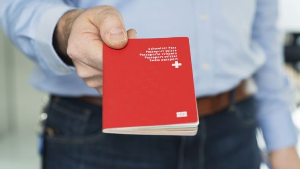 Wer bekommt den Schweizer Pass? Der Kanton Aargau will strengere Voraussetzungen.