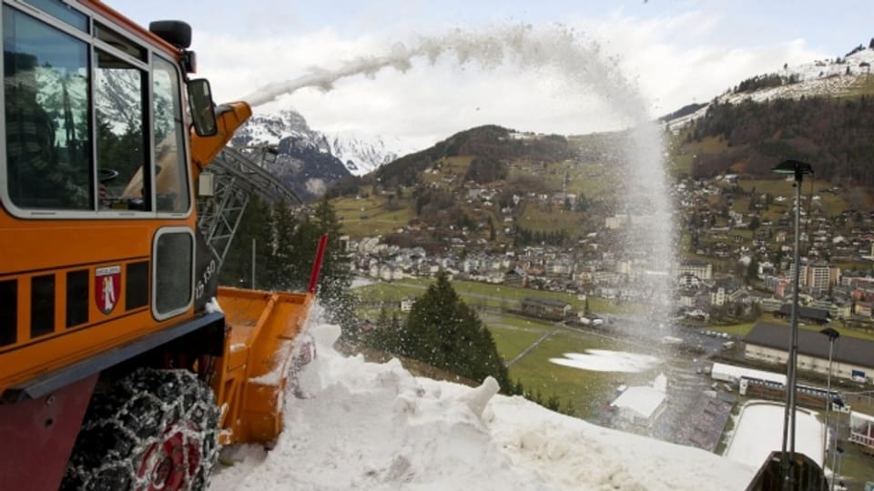 Schon 2011 holte Engelberg Schnee am Gotthard.