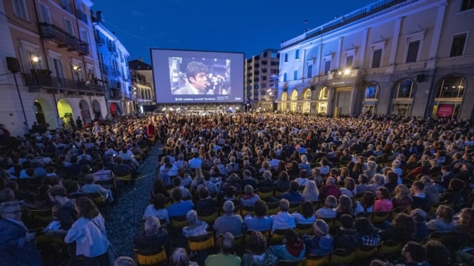 200 Junge können das Filmfestival auf der Piazza Grande zusammen erleben