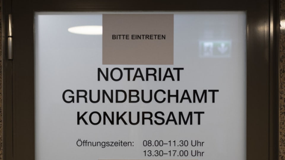 Im Aargau droht ein Engpass bei Notarinnen und Notaren. Nun soll der Zugang erleichtert werden.