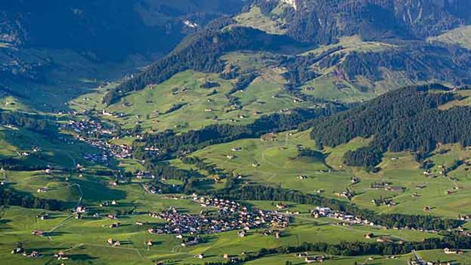 Die Dörfer Steinegg (vorne) und Weissbad gehören zum Bezirk Rüte, der gerne fusionieren würde.