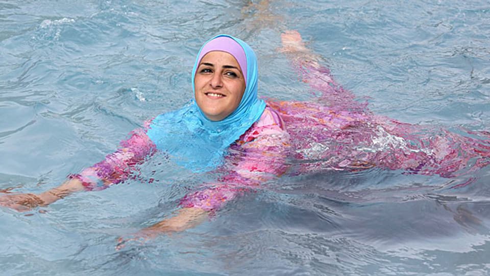 Schwimmen im Burkini: Für muslimische Kinder eine Möglichkeit, um am Schwimmunterricht teilzunehmen.
