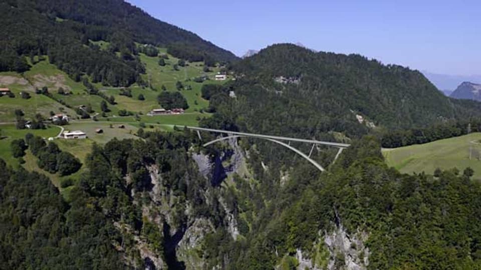 Eine Fotomontage der zukünftigen Taminabrücke, welche Pfäfers mit Valens verbindet.