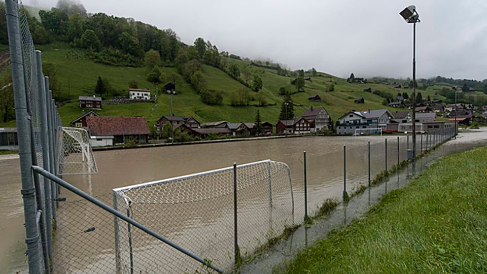 Plätze und Wiesen wurden überschwemmt. So zum Beispiel in Alt St. Johann im Toggenburg.