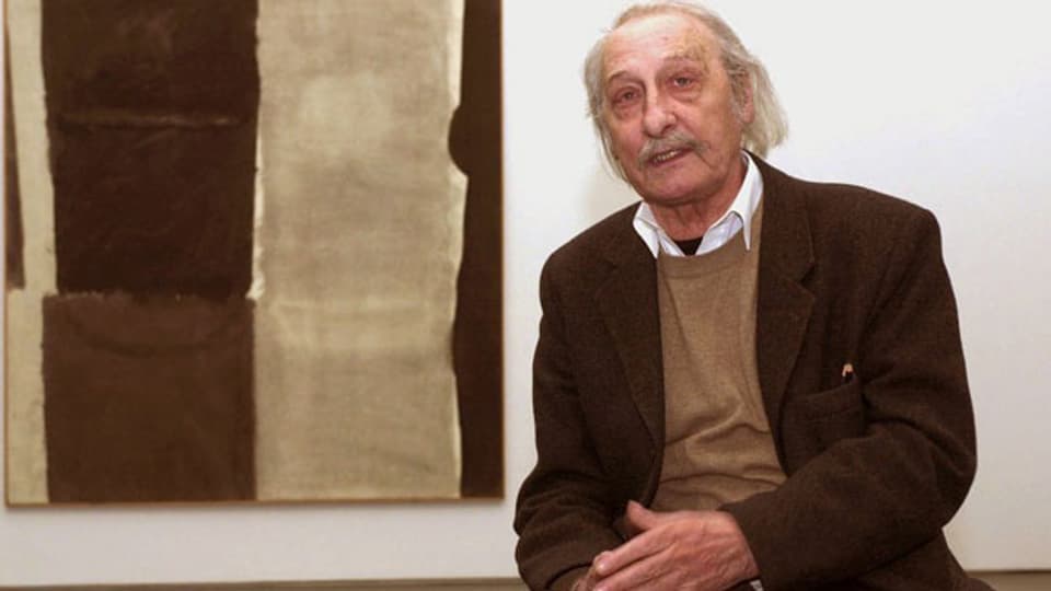 Matias Spescha vor einem seiner Werke kurz vor seinem Tod im Jahr 2008.