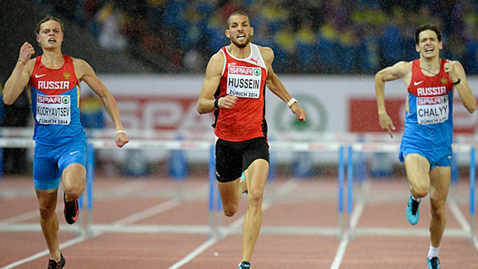 Kariem Hussein holt Gold über 400 Meter Hürden.