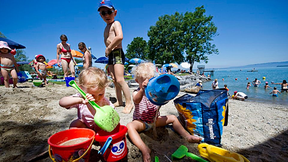 Vor allem im Sommer lockt der Bodensee auch Familien an.