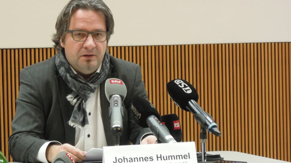 Verwaltungsrat Johannes Hummel trat in Chur vor die Medien.