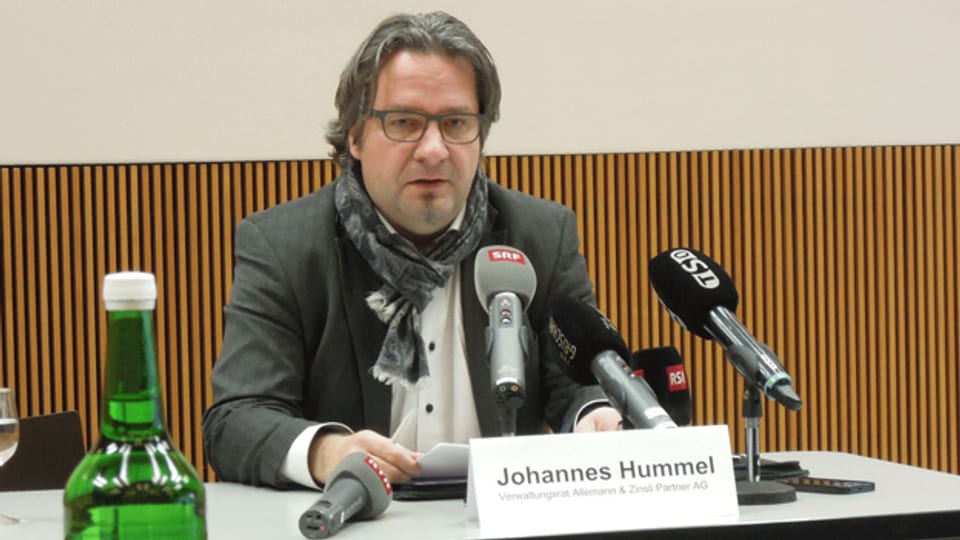 Johannes Hummel informiert die Medien über Strafanzeige