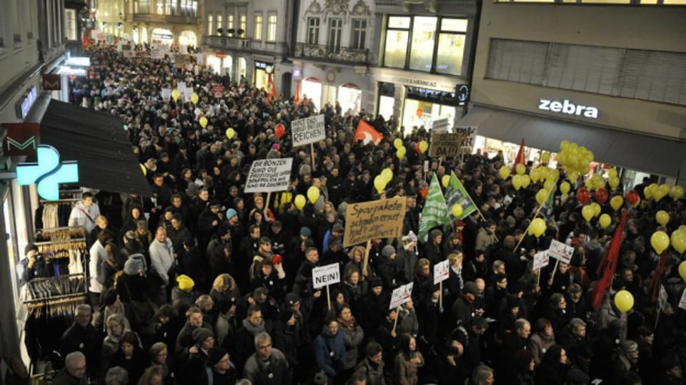 Im Jahr 2012 demonstrierte das Staatspersonal gegen Lohnkürzungen - mit Erfolg.