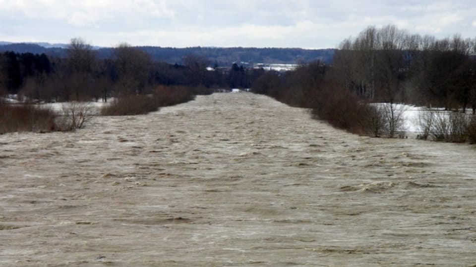Die Thurgauer Regierung will Massnahmen umsetzen, dass die Thur bei Hochwasser weniger Schäden anrichtet.