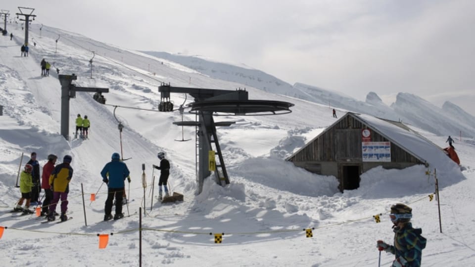 Die Churfirsten im Hintergrund sind typisch für das Skigebiet Obertoggenburg.