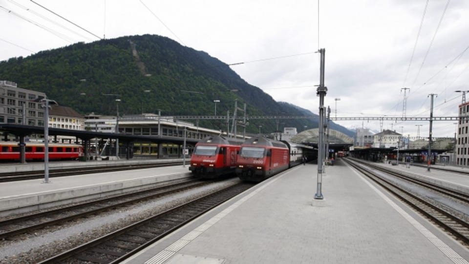 Am Bahnhof in Chur halten nicht zur Züge der RhB, sondern auch der SBB.