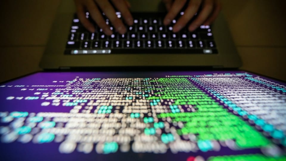 Profis suchen Wege, um Hackerangriffe abzuwenden.