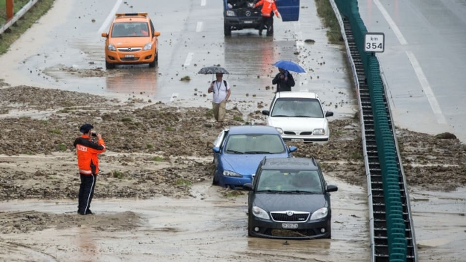 Überschwemmung der A1 bei Wil SG im Sommer 2015.