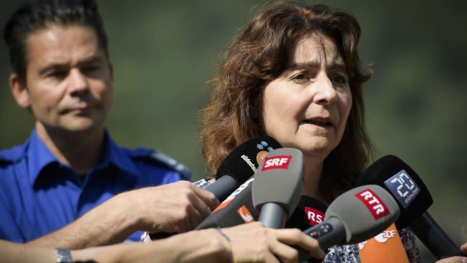 Die Gemeindepräsidentin von Bregaglia, Anna Giacometti, informiert die Medien.
