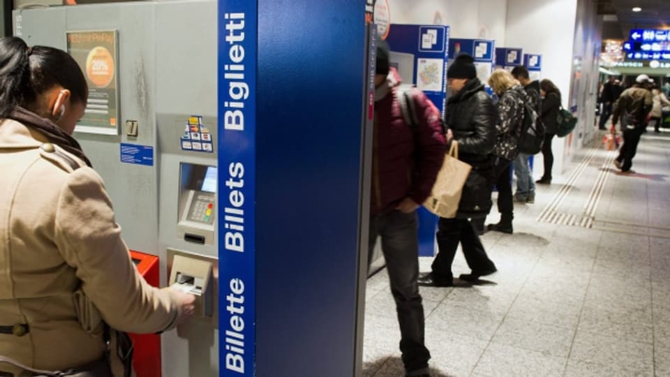 Am Automat oder übers Internet: Viele Bahnbillette werden nicht mehr am Schalter gekauft.