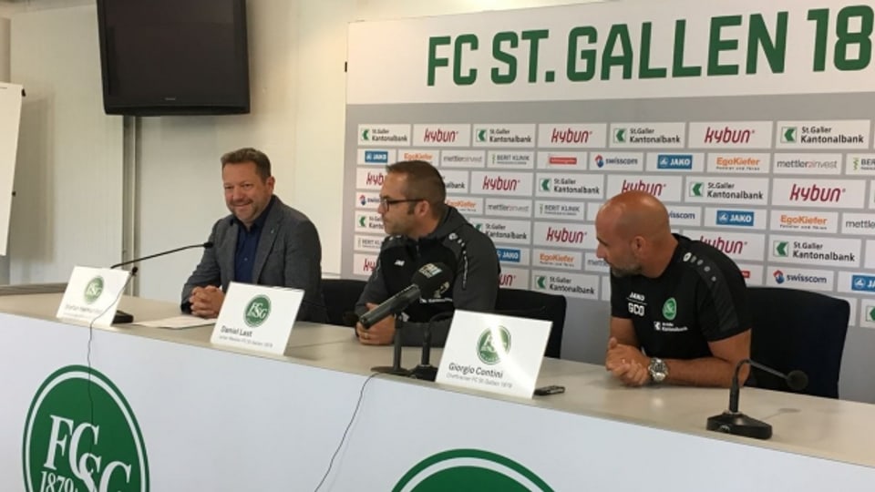 Der FC St. Gallen zeigt sich an einer Medienkonferenz geschlossen.