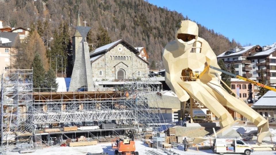 Auch die Holzfigur «Edy» wurde im Rahmen eines Projekts gebaut. Er steht heute noch in St. Moritz.