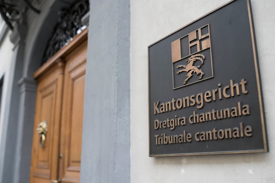 Bündner Kantonsgericht sitzt auf einem Pendenzenberg