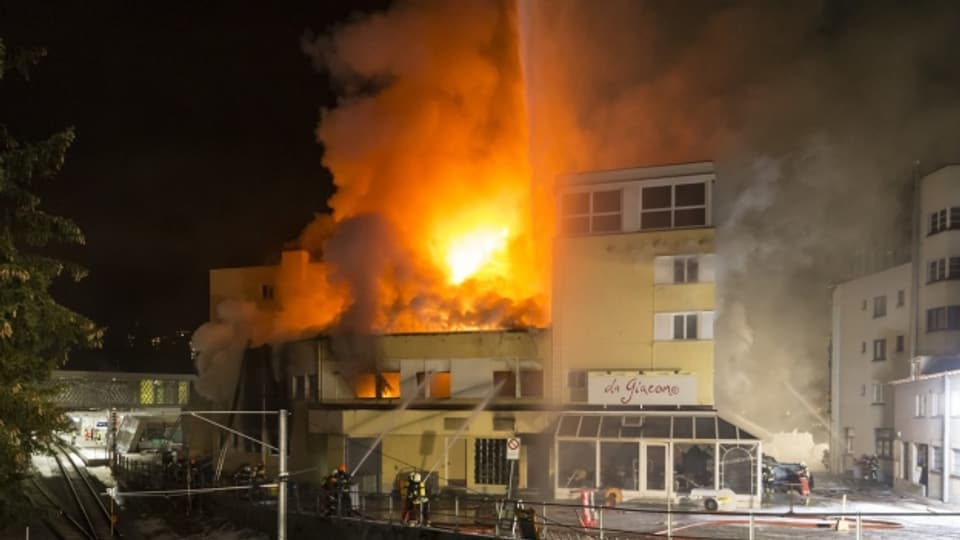 Das Posthotel in Arosa brannte Ende 2016.