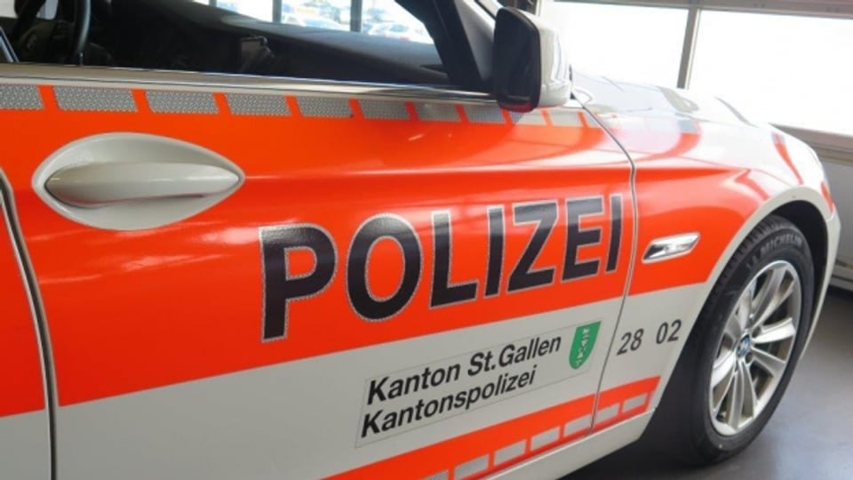 Die St. Galler Kantonspolizei fahndet öffentlich im Internet nach Randalierern.