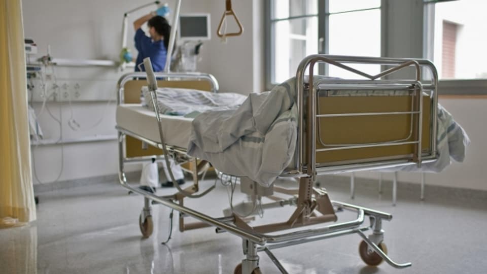 Leere Betten im Spital