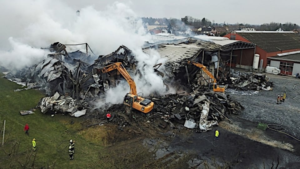 Der Schadenplatz nach einem Grossbrand bei der Tobi Tafelobst AG Egnach im März 20218