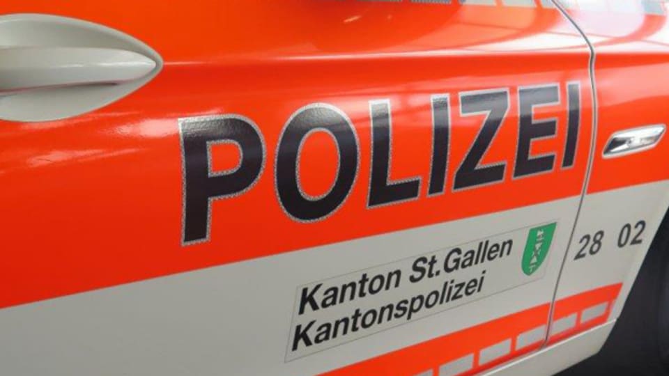 Ein Spaziergänger hat in Kirchberg im Toggenburg eine Leiche am Waldrand entdeckt.