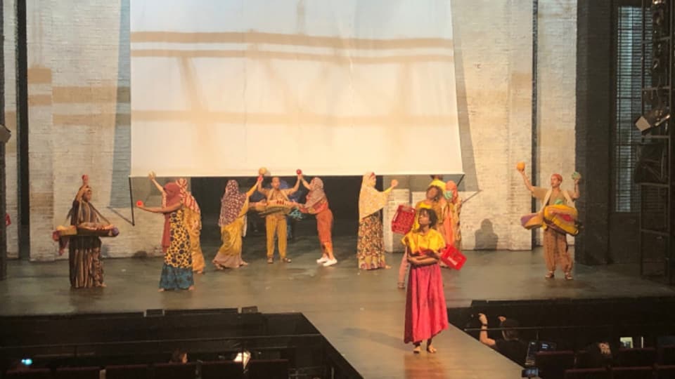 Das Theater St. Gallen zeigt das Musical Wüstenblume. Es thematisiert Unterdrückung und Beschneidung von Frauen.