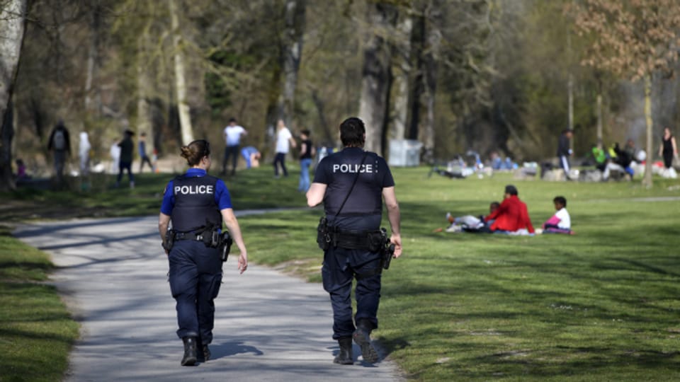 Mehrere dutzend Meldungen gingen bei der Kantonspolizei St. Gallen ein, wegen möglicher Verfehlungen gegen die Abstandsregel.