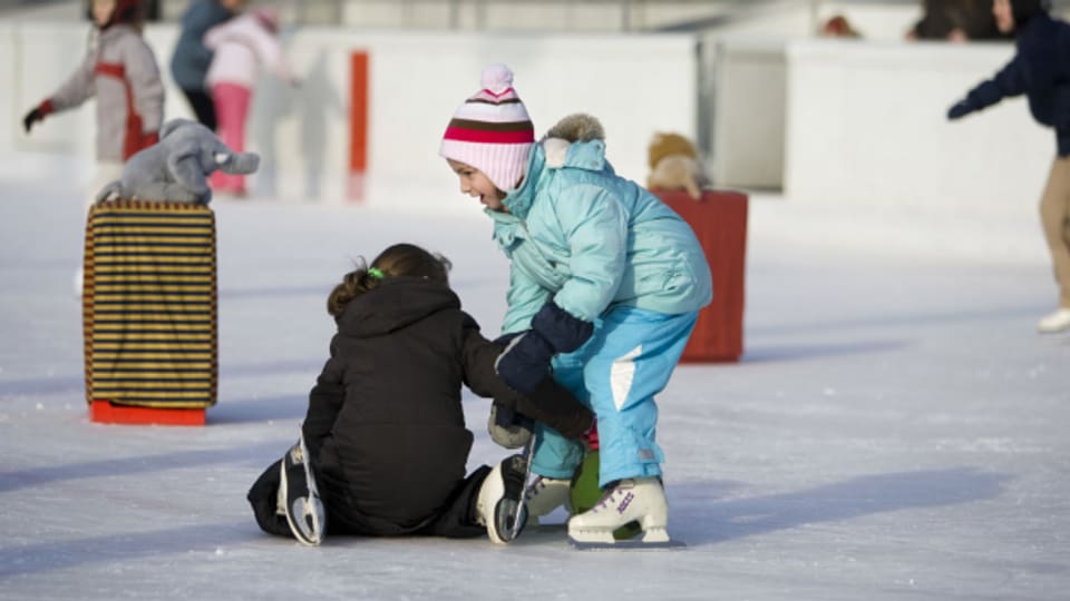 Vereinzelt bleiben Eisbahnen für Kinder geöffnet.