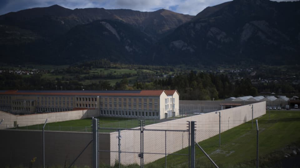 Was passiert genau hinter den Gefängnismauern in Cazis?