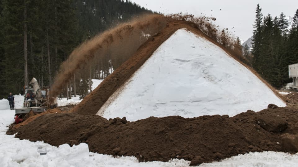 Snowfarming in Davos im April 2014.