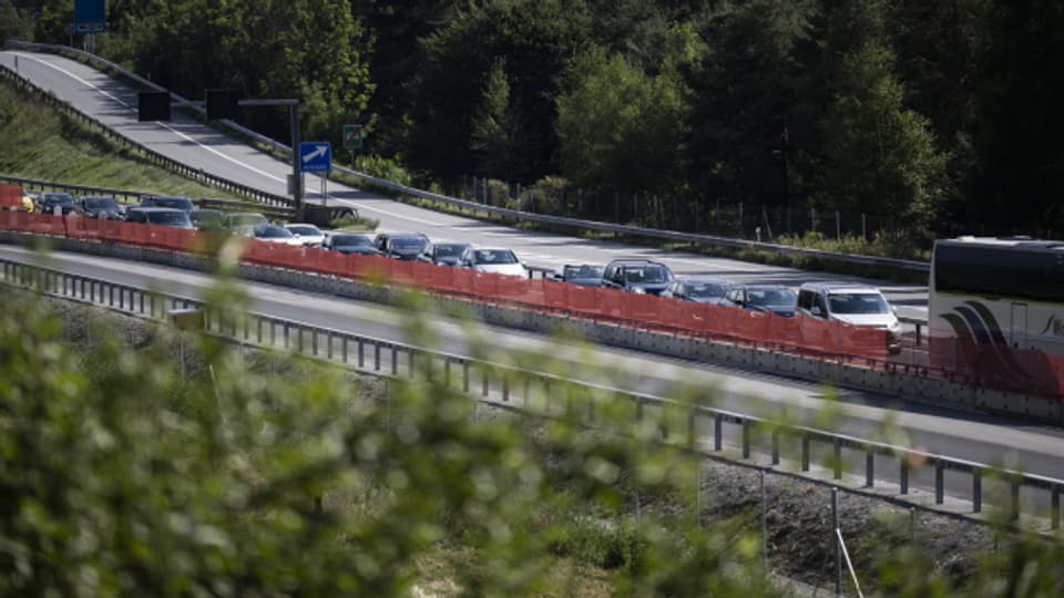 Stau auf Autobahn A13