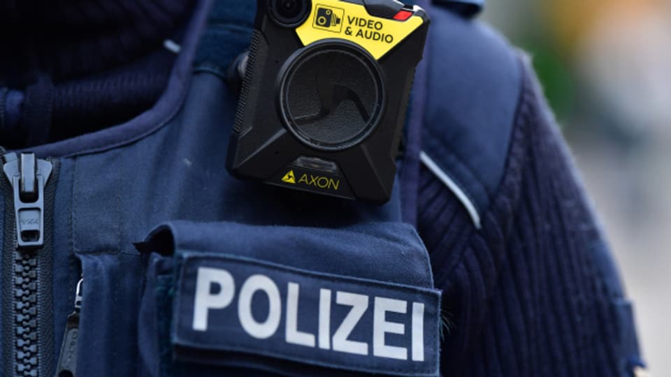 Die Thurgauer Polizei darf nun vermehrt mit Bodycams Einsätze filmen.