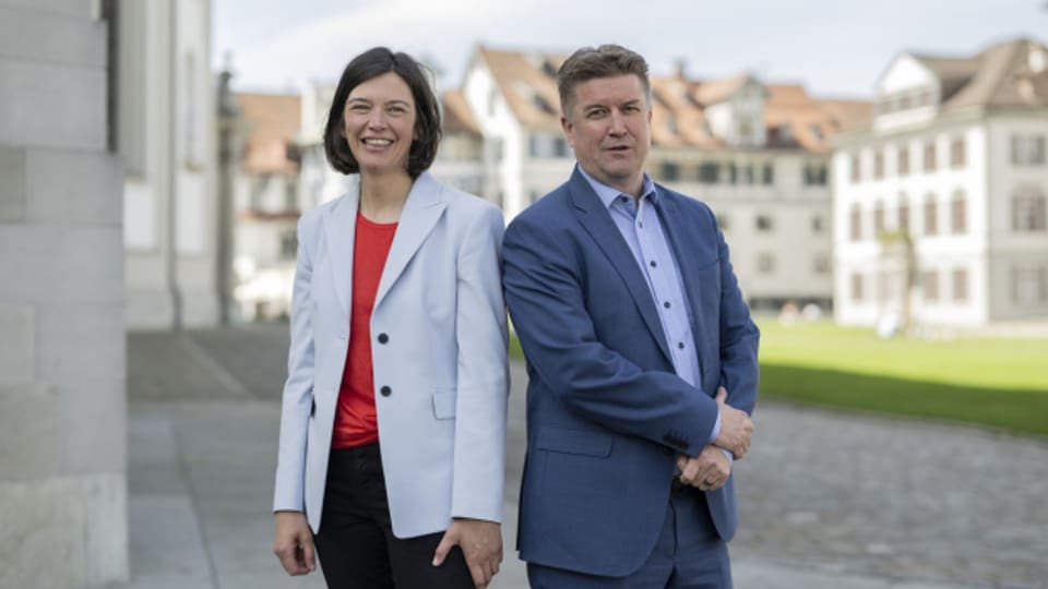 Die neu gewählten St. Galler Regierungsräte Bettina Surber (SP) und Christof Hartmann (SVP).