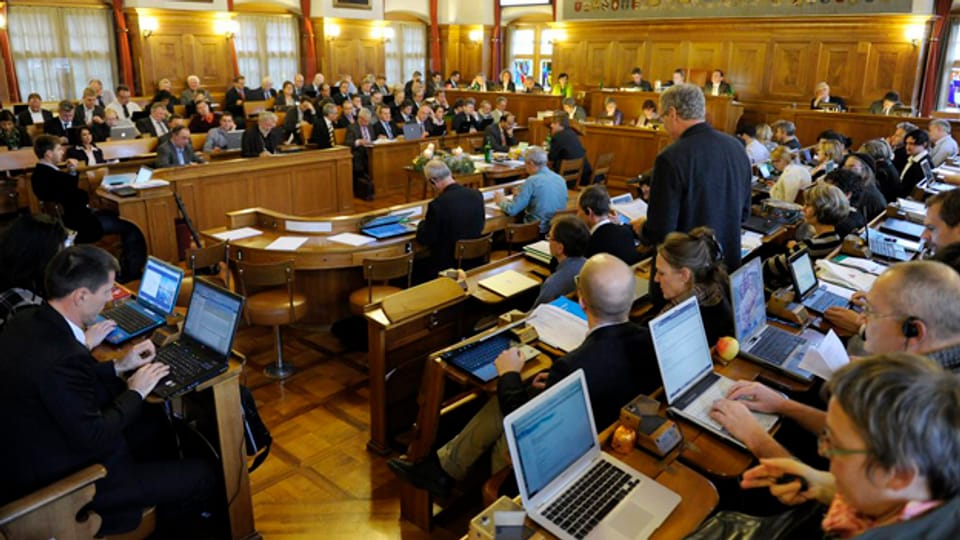 Mit Proviant gerüstet: Die Parlamentarier in der Budgetdebatte im Zürcher Kantonsrat.