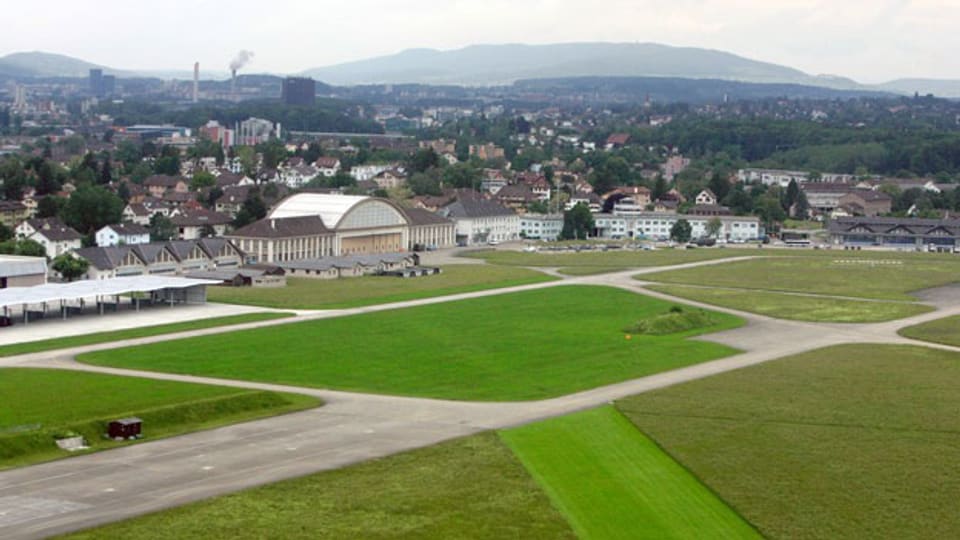 Dübendorf und sein zwiespältiges Verhältnis zu seinem Flugplatz.