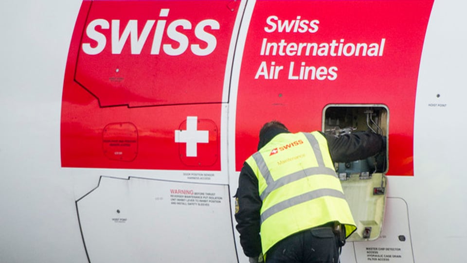 Die Swiss hilft aus und setzt grössere Flugzeuge ein.