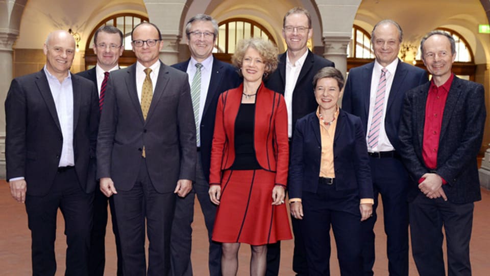 Der neue Zürcher Stadtrat posiert im Stadthaus fürs Gruppenfoto.